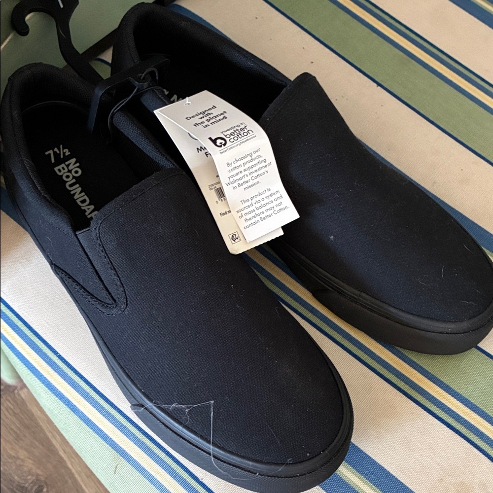Women’s Slip-On Canvas Sneaker in Black - Size 7 1/2